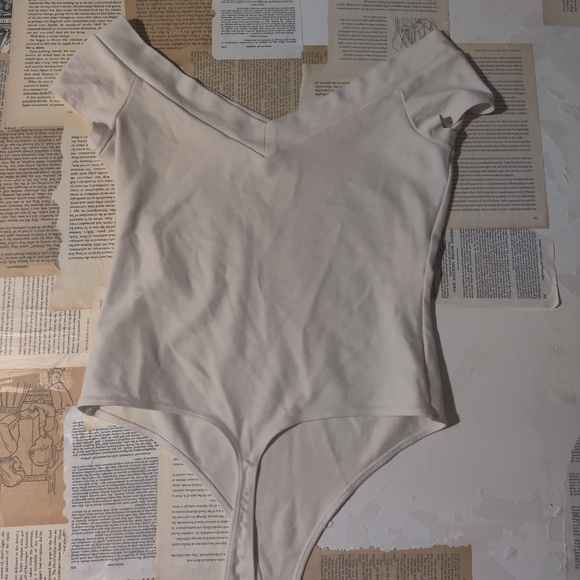Express Cream Double V-Neck Off the shoulder bodysuit w/ Thong Closure - Picture 5 of 5